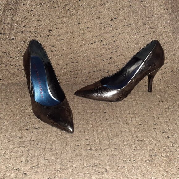 SACHA LONDON-Pewter/Silver Metallic Leather Stilettos-Floral Embossed-Sz 8-NWOB - Picture 1 of 9